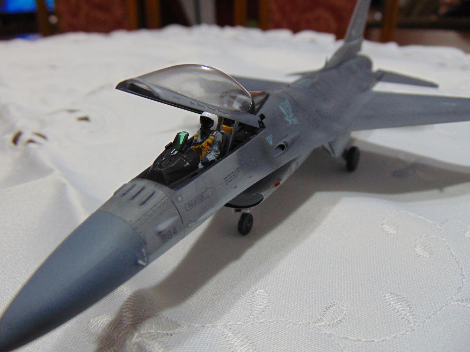 Tamiya 60786 1/72 F-16CJ Fighting Falcon Plastic Model Airplane Kit customer photo 2
