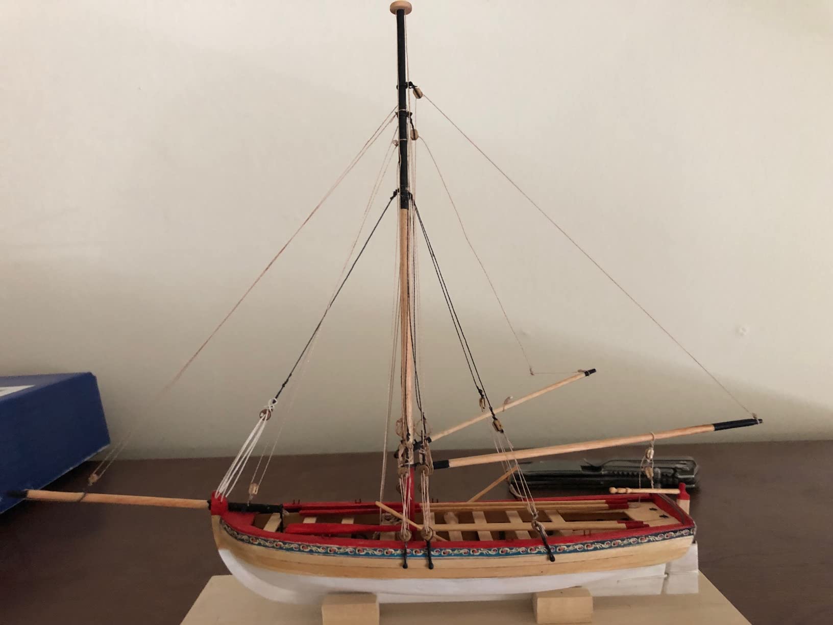 Model Shipways 18th Century Longboat Wood Model Kit 1:48 - Beginner to Intermediate Level - True Plank-on-Frame - Model Boat Kit for Adults to Build customer photo 1