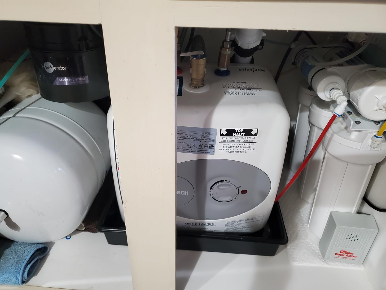 BOSCH Electric Mini-Tank Water Heater Tronic 3000 T 2.5-Gallon (ES2.5) - Eliminate Time for Hot Water - Shelf, Wall or Floor Mounted customer photo 1