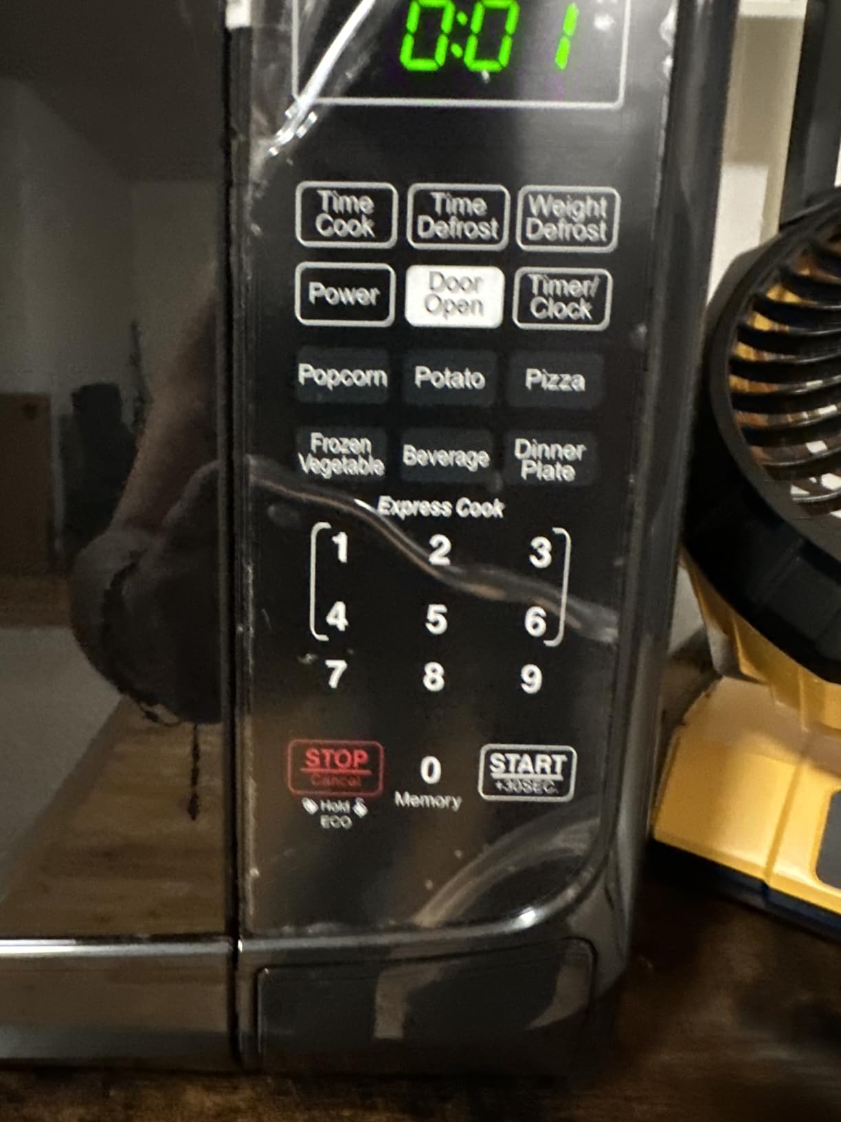 Farberware 0.7 Cu. Ft. Countertop Microwave Oven - 700 Watts Power, Auto Cook Settings, Defrost, Easy Clean and Child Safety Lock - Black customer photo 1