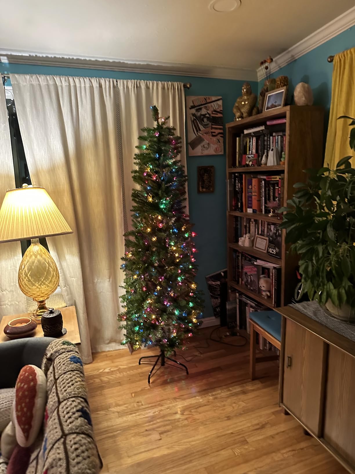 National Tree Company 7 ft Pre-Lit Kingswood Fir Slim Artificial Christmas Tree, 300 Multicolor Lights, 892 Tips, Includes Stand, Green customer photo 1