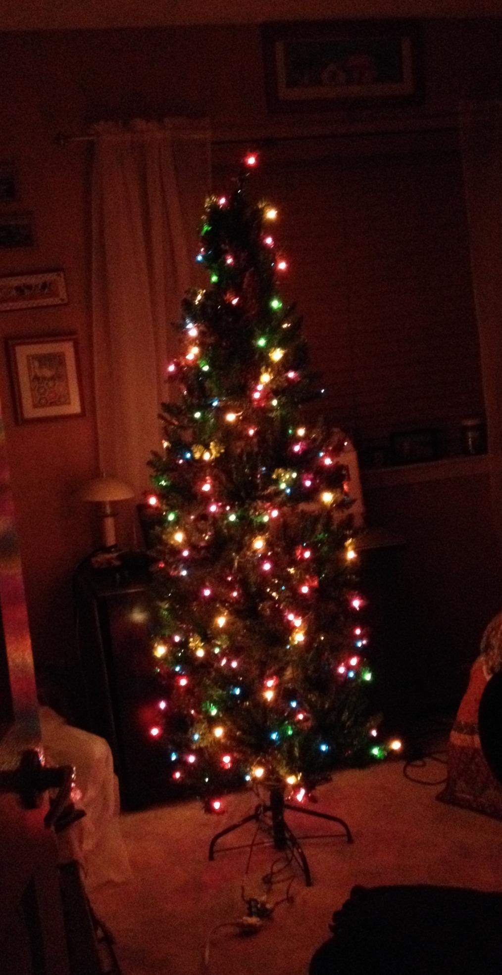 National Tree Company 7 ft Pre-Lit Kingswood Fir Slim Artificial Christmas Tree, 300 Multicolor Lights, 892 Tips, Includes Stand, Green customer photo 2
