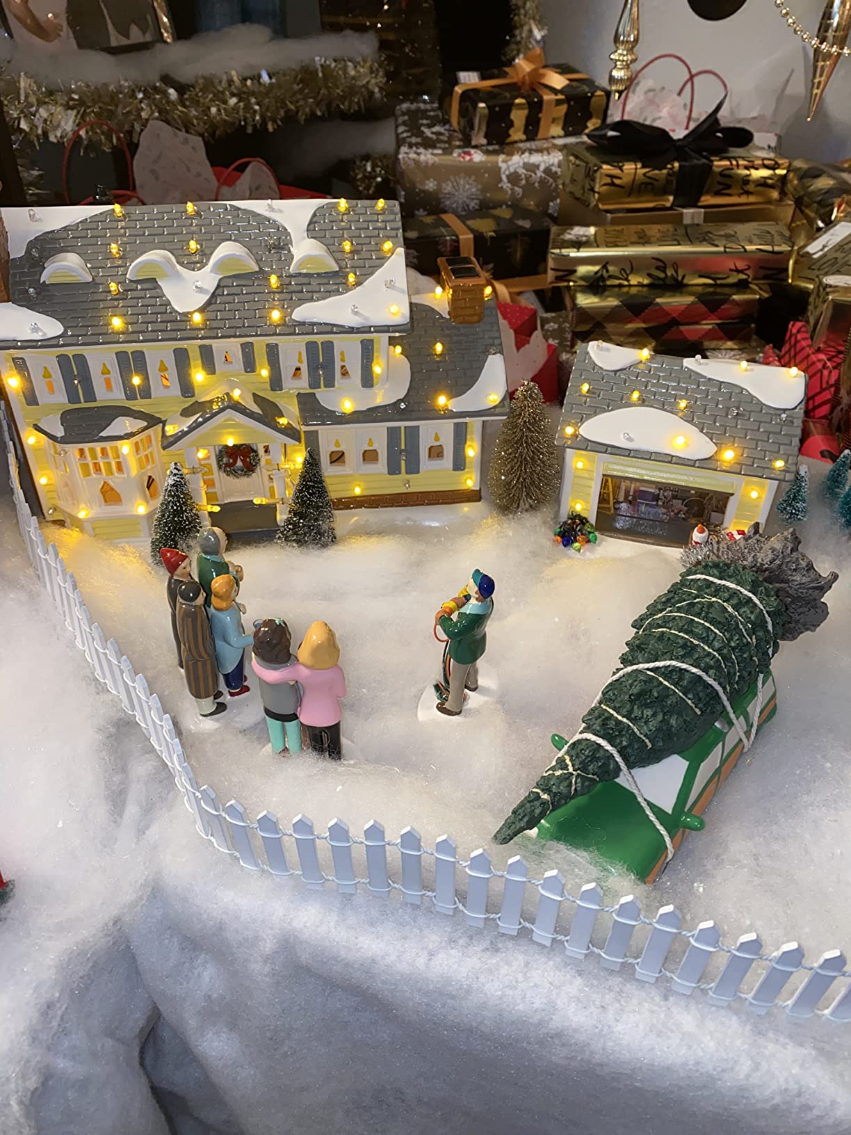 Department 56 Snow Village National Lampoon Christmas Vacation the Griswold Holiday Garage Lit Building, Multicolor, 4.06 Inch, Multicolor customer photo 2
