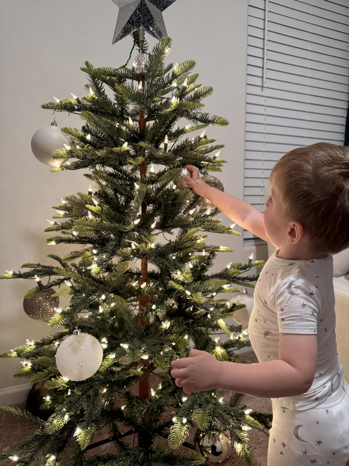 Puleo International 7.5ft Pre-Lit Aspen Fir Artificial Christmas Tree with 700 Clear Lights, 1319 Realistic Dense Branch Tips, Easy Setup Artificial Trees with Sturdy Metal Stand customer photo 1