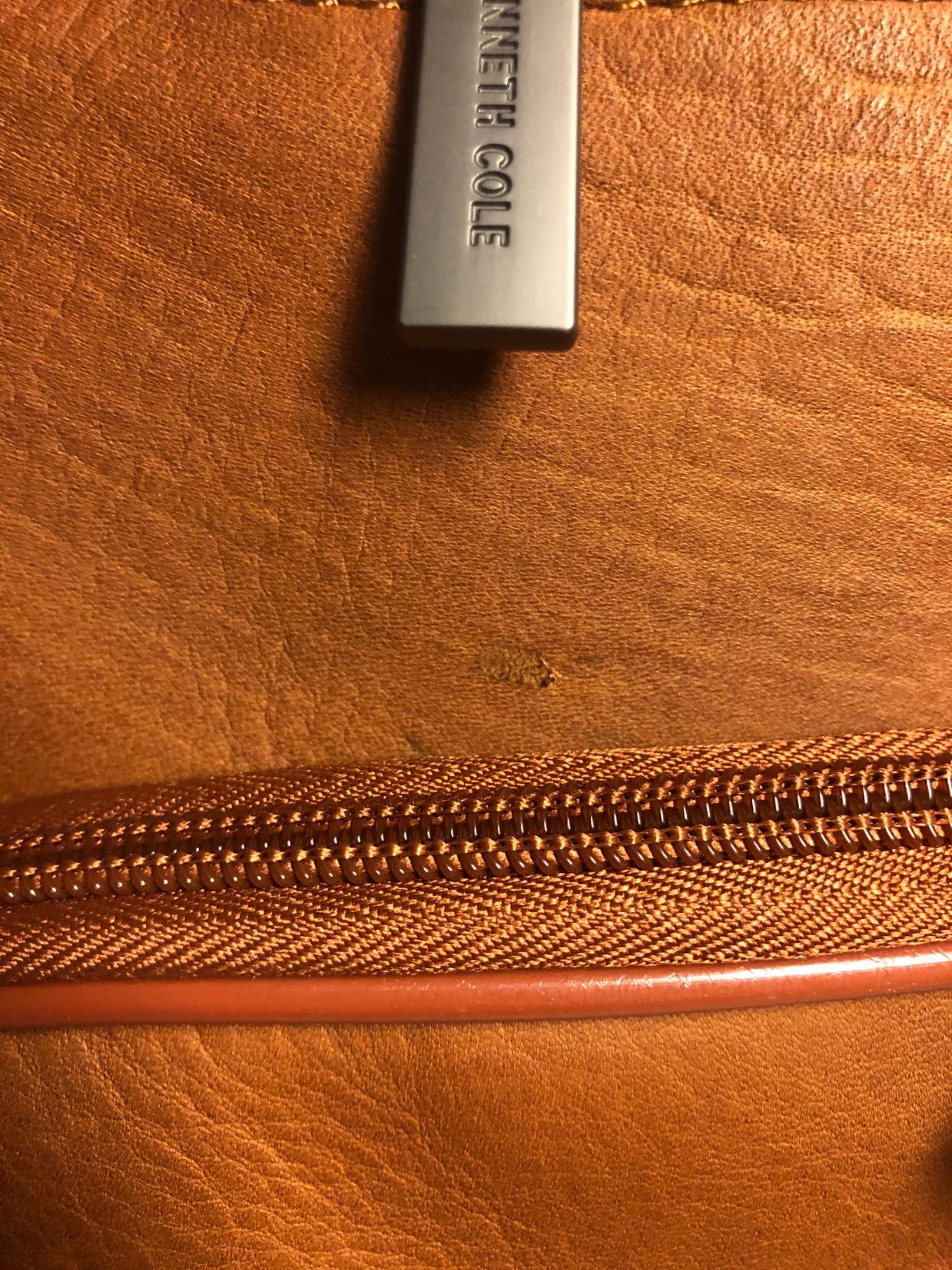 Out Of The Bag Manhattan Colombian Leather RFID 15.6