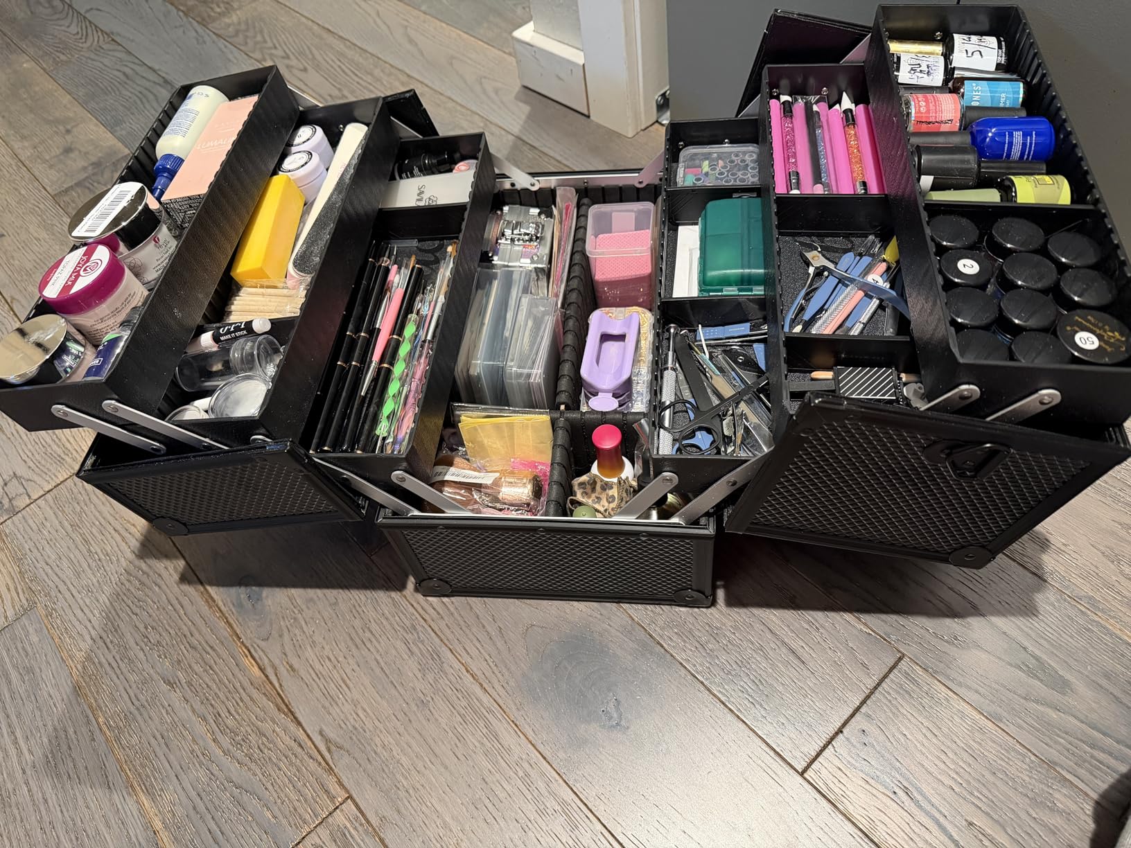 Joligrace Extra Large Makeup Train Case 6 Tray Make Up Artists Organizer Box Lockable Cosmetic Jewelry Toiletries Carrier Crafters Tool Cases with Adjustable Dividers & Shoulder Strap - Silver customer photo 1