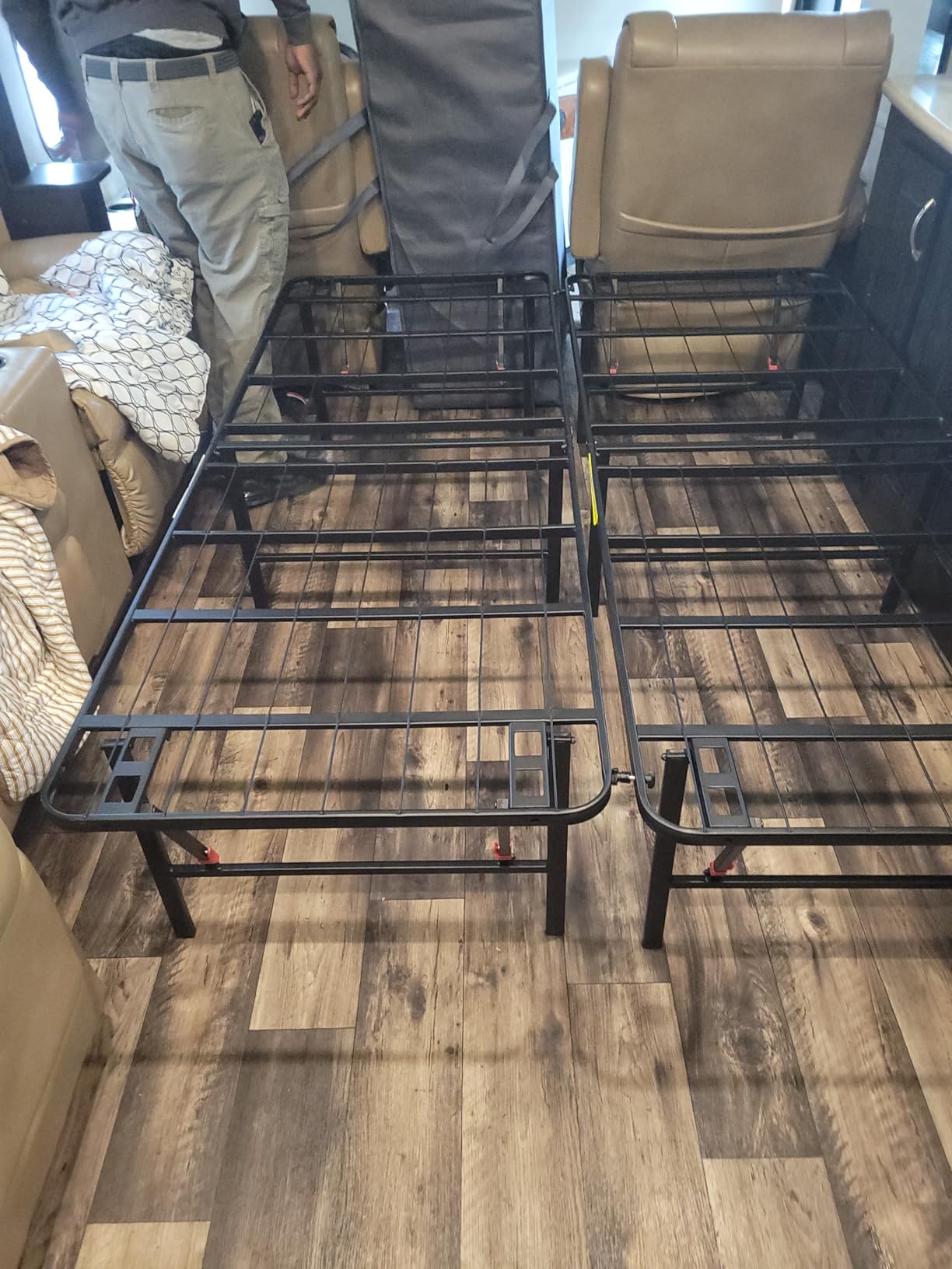 Amazon Basics Bed Frame with Ample Underbed Storage, Foldable Metal Platform, Sturdy Steel, No Box Spring Needed, 14 inches High, Noise-Free Support, Easy Assembly Tool-Free Setup, Full Size, Black customer photo 2