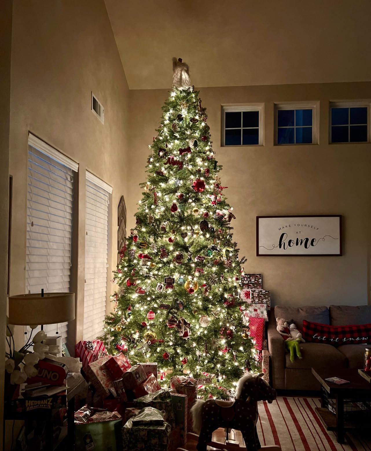 National Tree Company 6 ft Pre-Lit Dunhill Fir Artificial Christmas Tree, 600 Warm White LED Lights, 1,430 Tips, Includes Stand, Green customer photo 2