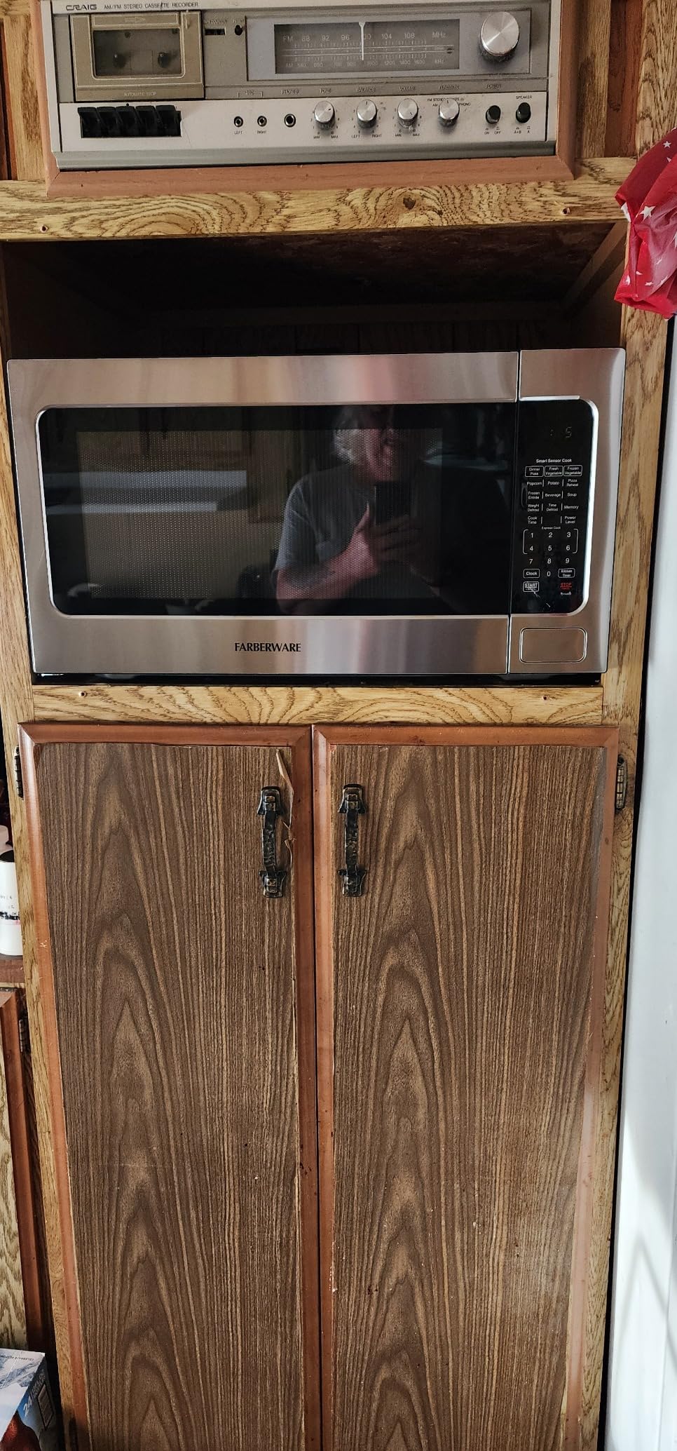 Farberware 1100W 2.2 cu ft Countertop Microwave Oven With Smart Sensor, LED Lighting, Child Lock customer photo 1