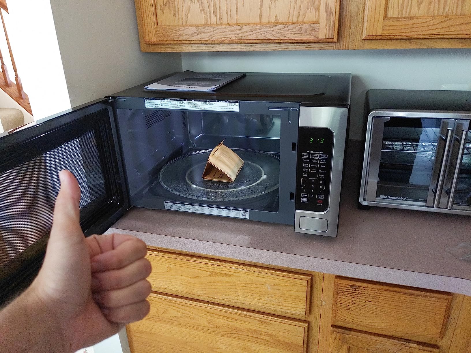 Farberware 1100W 2.2 cu ft Countertop Microwave Oven With Smart Sensor, LED Lighting, Child Lock customer photo 2