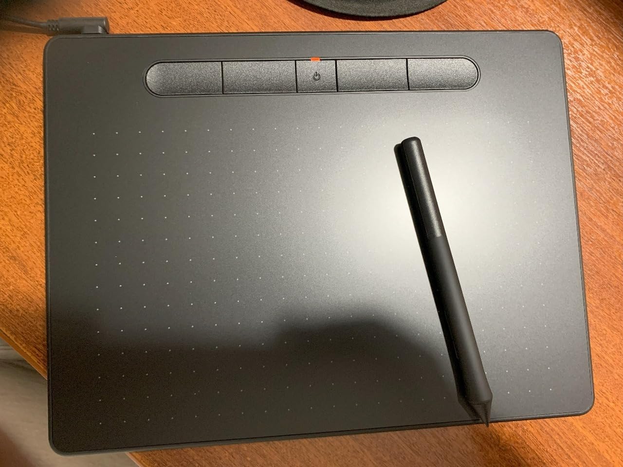 Wacom Intuos Medium Bluetooth Graphics Drawing Tablet, Portable for Teachers, Students and Creators, 4 Customizable ExpressKeys, Compatible with Chromebook Mac OS Android and Windows - Black customer photo 2