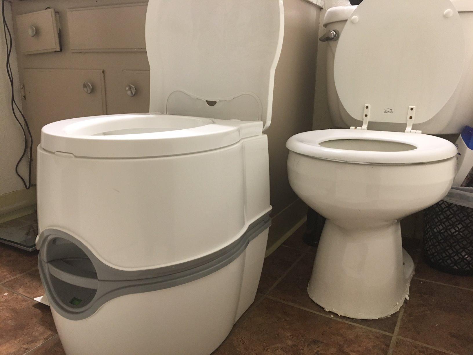 Thetford Porta Potti 92306 Curve Portable Toilet, White, Polypropylene customer photo 2