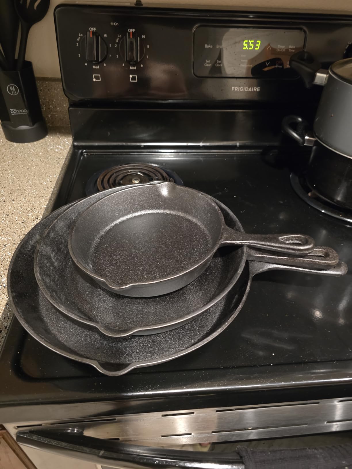 Commercial CHEF 3-Piece Cast Iron Skillet Set, Pre-Seasoned, CHCI03PK - Includes 8 inch, 10 inch and 12 inch Skillets, Works on All Cooktops Including Induction, Outdoor Skillet for Campfires or Grills customer photo 1
