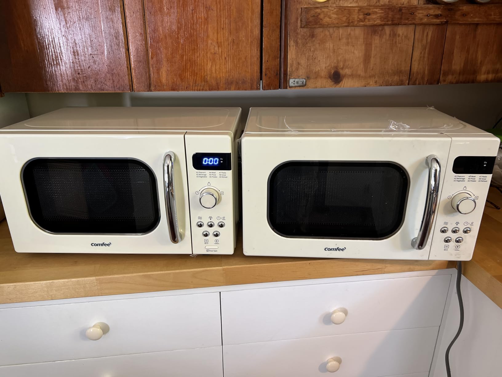 COMFEE' EM720CPL-PMB Countertop Microwave Oven with Sound On/Off, ECO Mode and Easy One-Touch Buttons, 0.7cu.ft, 700W, Black customer photo 1