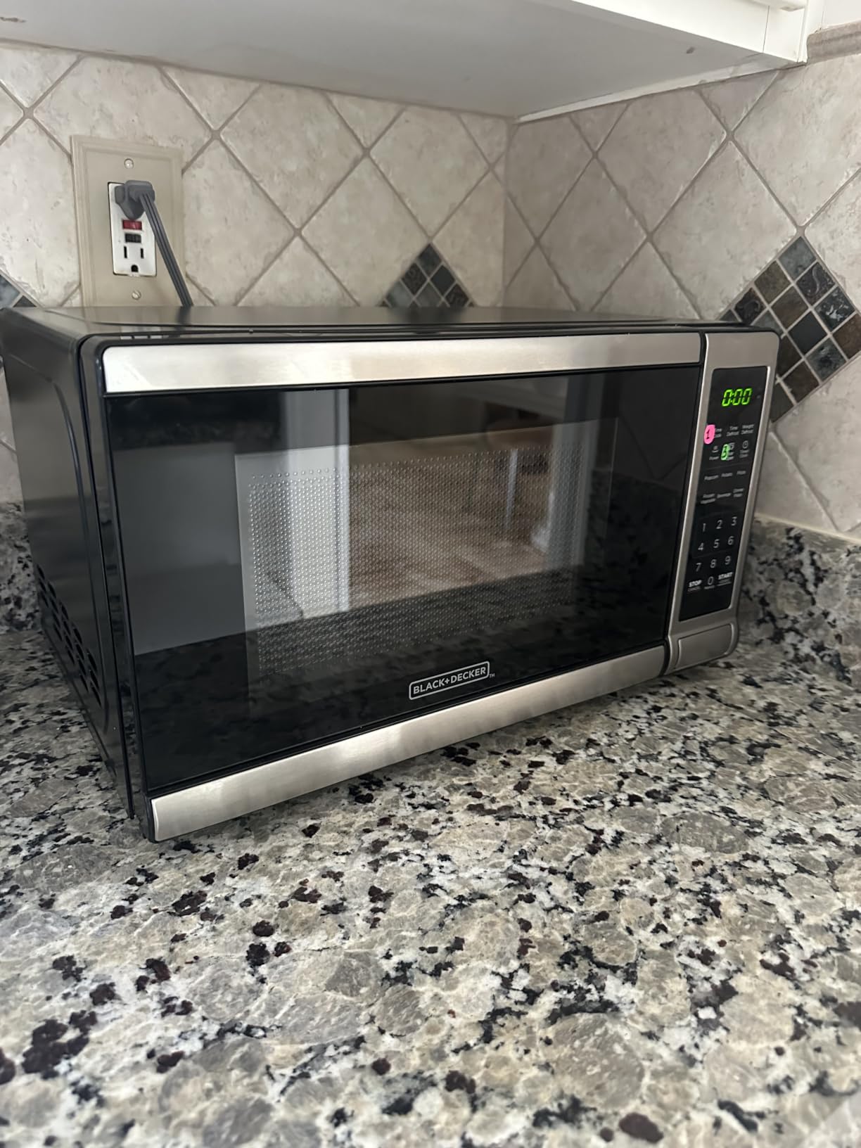 BLACK+DECKER EM720CB7 Digital Microwave Oven with Turntable Push-Button Door, Child Safety Lock, 700W, Stainless Steel, 0.7 Cu.ft customer photo 1