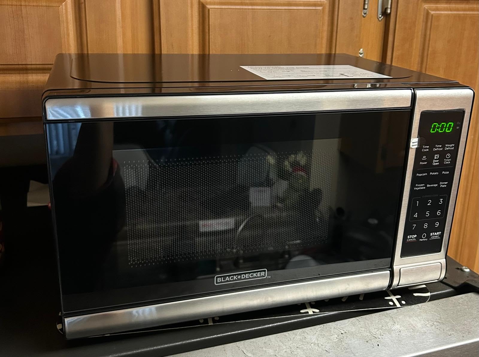 BLACK+DECKER EM720CB7 Digital Microwave Oven with Turntable Push-Button Door, Child Safety Lock, 700W, Stainless Steel, 0.7 Cu.ft customer photo 2