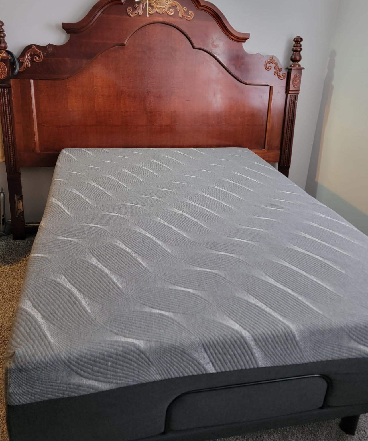 Sven & Son Classic Adjustable Bed Base, Head and Foot Lift, Massage, Under-Bed Lights, USB, Gel Memory, Zero Gravity Smart Frame - Queen + 14 inch Hybrid Spring Mattress customer photo 1