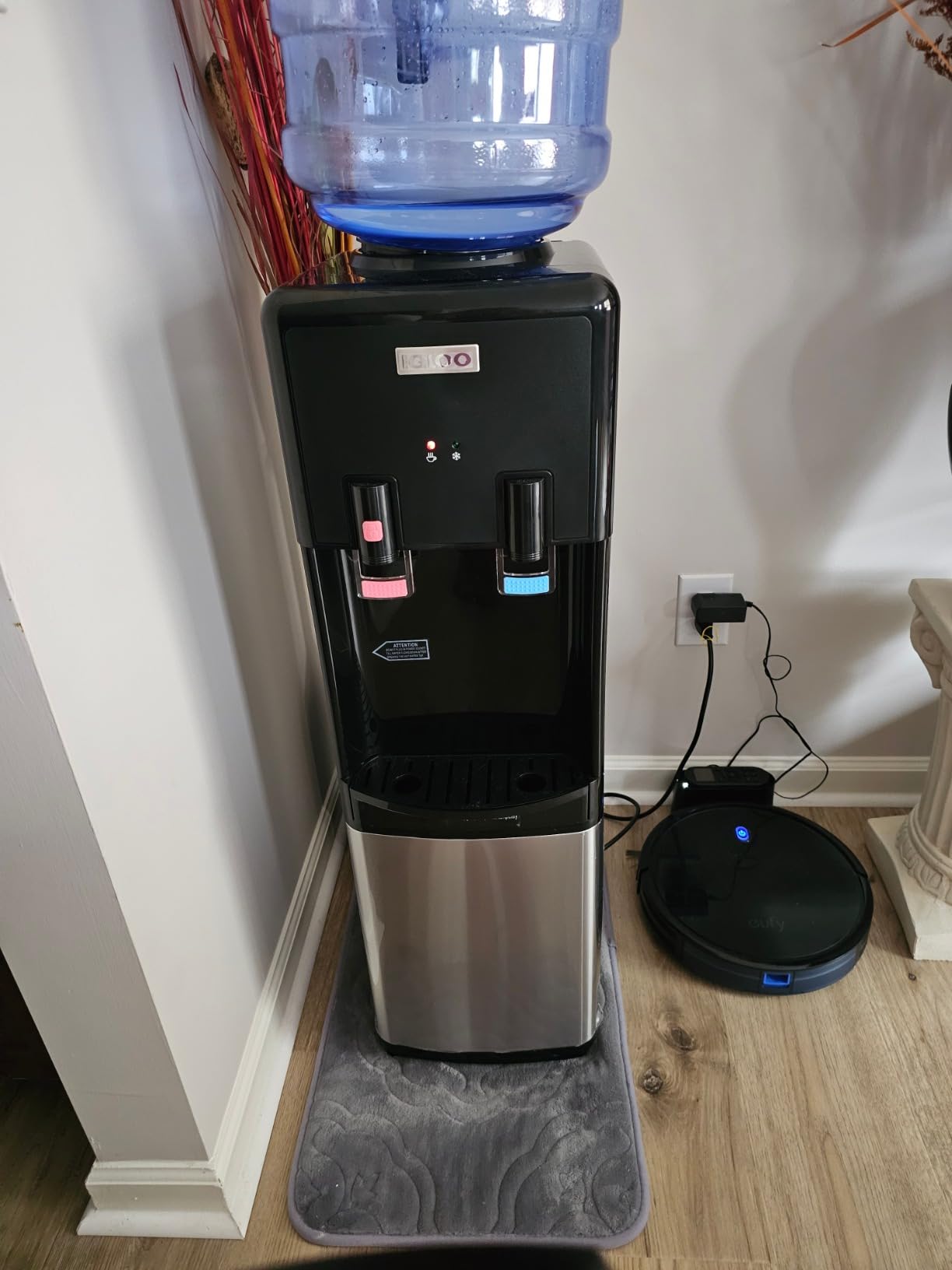 Frigidaire EFWC498 - Top Loading Cooler Dispenser - Hot & Cold Water - Child Safety Lock - Innovative Slim & Sleek Design, Holds 3 or 5 Gallon Bottles - Black customer photo 2