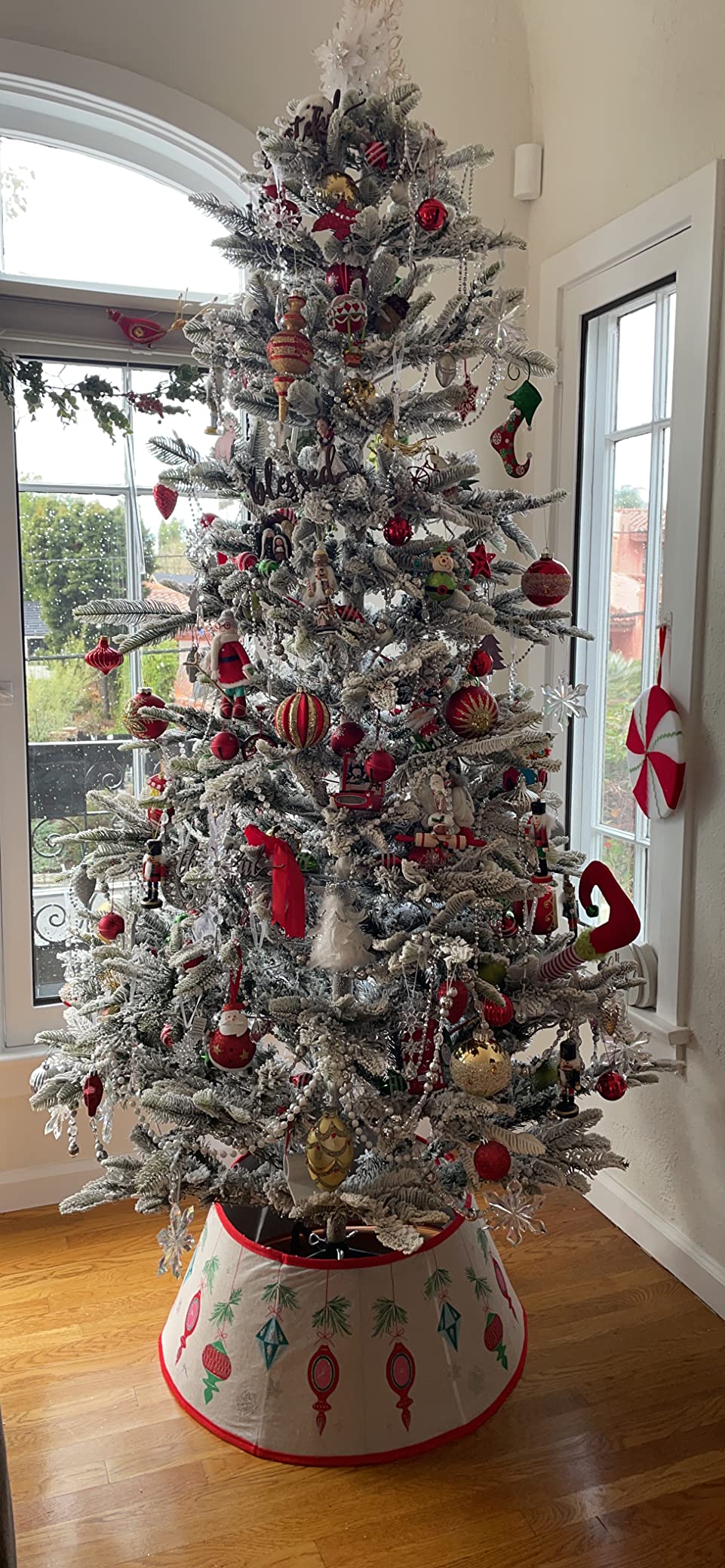 Puleo International 7.5ft Pre-Lit Slim Flocked Aspen Fir Christmas Tree with 450 Clear Lights, 1016 Realistic Dense Snow Flocked Branch Tips, Easy Setup Artificial Trees with Sturdy Metal Stand customer photo 1