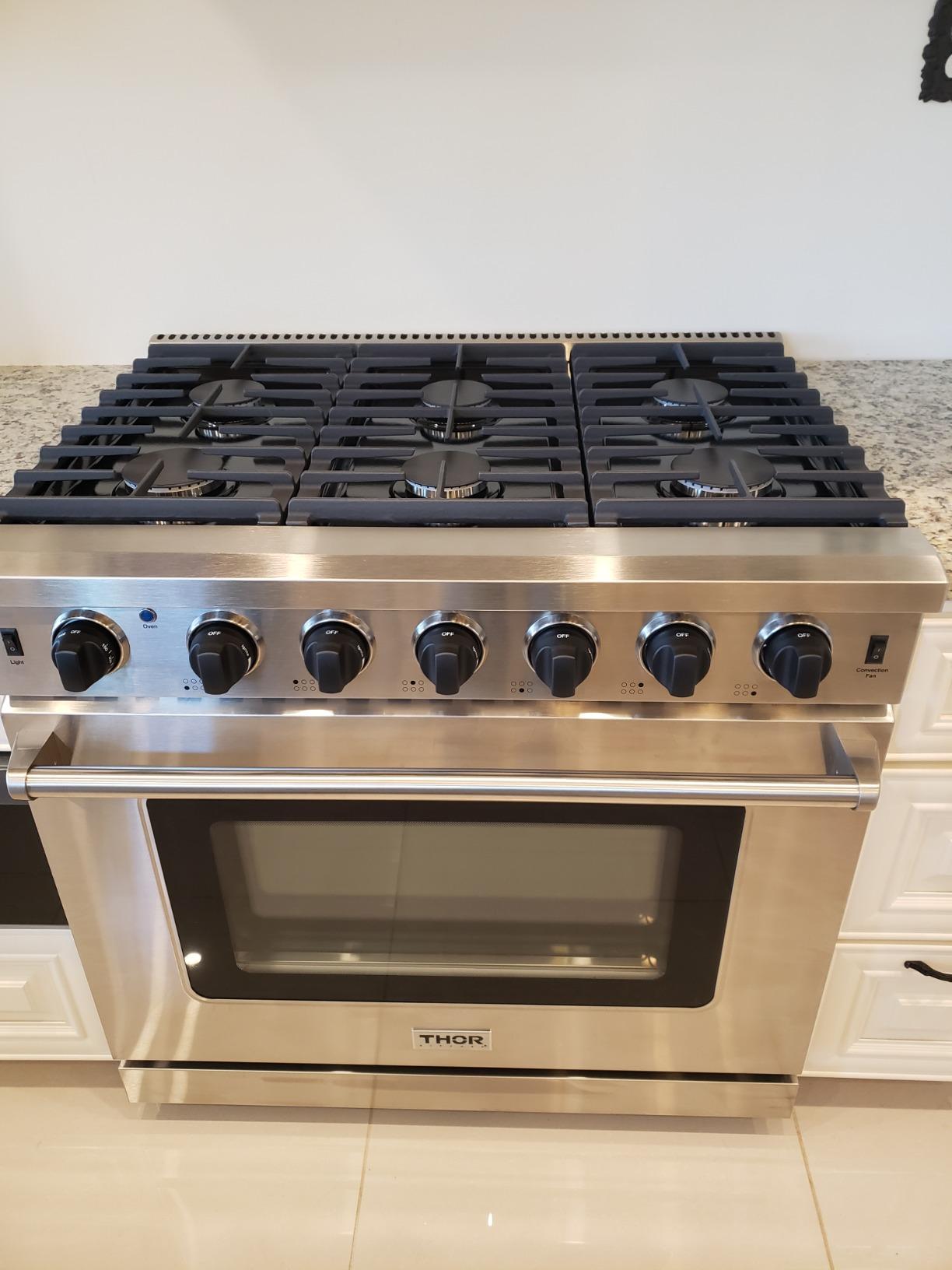THOR Kitchen Freestanding Professional 36-inch Gas Range in Stainless Steel - Model LRG3601U customer photo 1