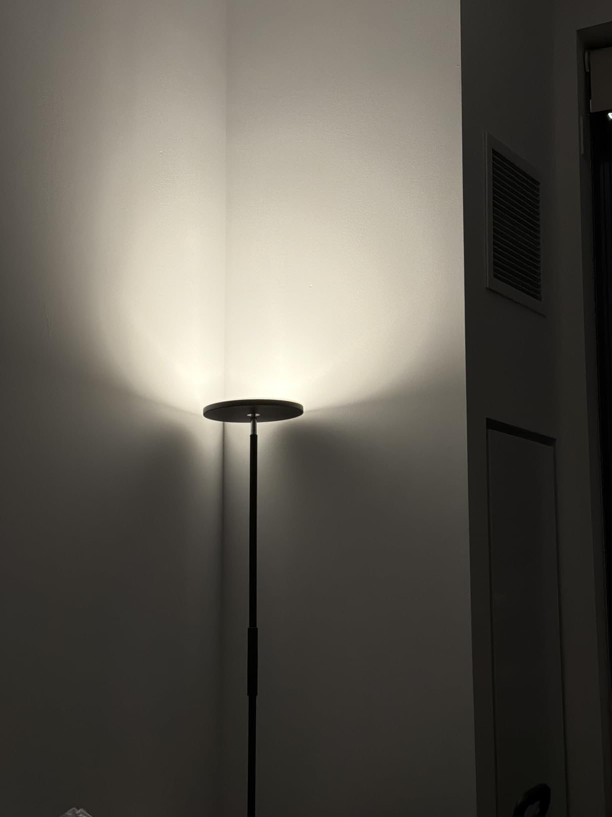 JOOFO Floor Lamp,30W/2400LM Sky LED Modern Torchiere 3 Color Temperatures Super Bright-Tall Standing Pole Light with Remote & Touch Control for Living Room,Bed Room,Office (Black) customer photo 2