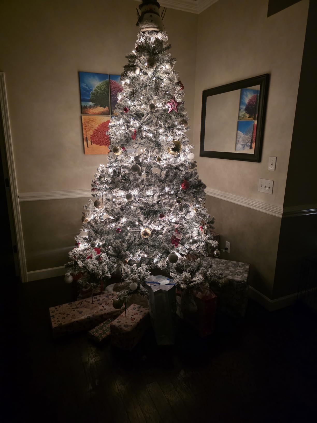 Artificial Christmas Tree, Premium PVC Xmas Full, Flocked Snow Pine Tree with Solid Metal Stand, Ideal for Indoor and Outdoor (9FT), White customer photo 2
