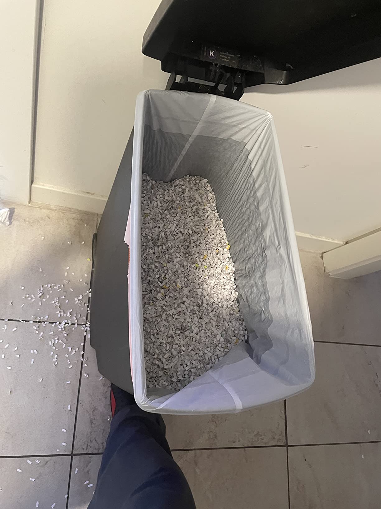 Dahle ShredMATIC SM 300 Auto Feed Paper Shredder, 300-Sheet Capacity, P-4 Security customer photo 1