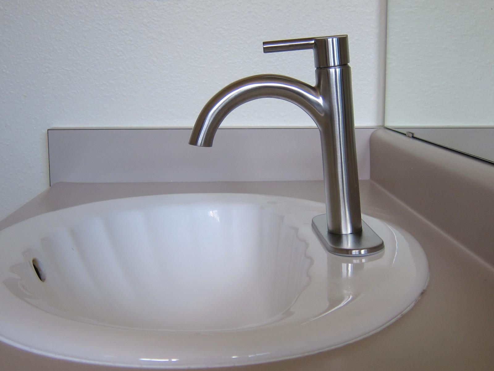 Delta Nicoli Brushed Nickel Bathroom Faucet 1 Hole, Single Hole Bathroom Sink Faucet for Vanity, Push-Pop Drain Assembly, Stainless 15749LF-SS customer photo 2