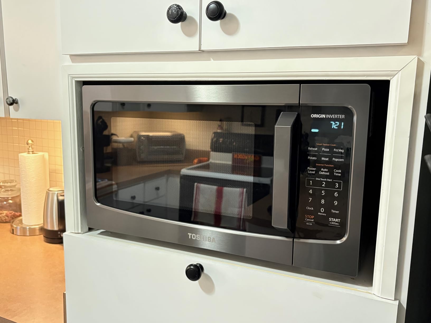 TOSHIBA Countertop Microwave Oven with Inverter Technology, 1.6 Cu.Ft | Smart Sensor, Auto Defrost, 13.6