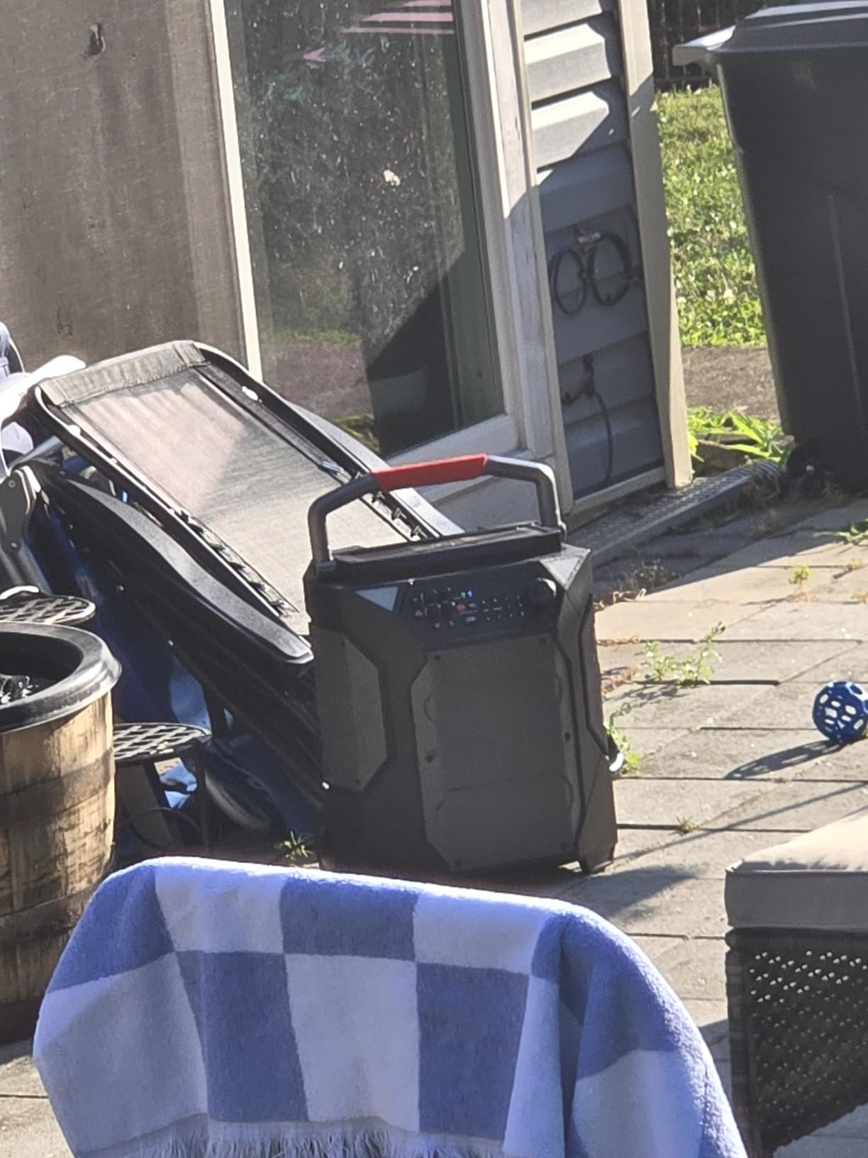 Monster Rockin' Roller 270 Indoor/Outdoor Portable Bluetooth Speaker | Up to 200W of 270 Degree Sound & Up to 100 Hours of Playtime customer photo 1