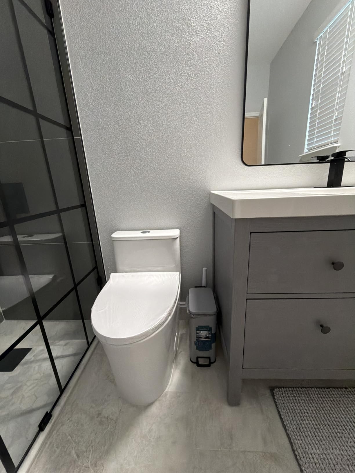 DeerValley Compact One-Piece Toilet 1.28 GPF Single Flush Fully Skirted Bowl with Soft-Close Seat White Space-Saving Elongated Toilets for Small Bathrooms customer photo 1