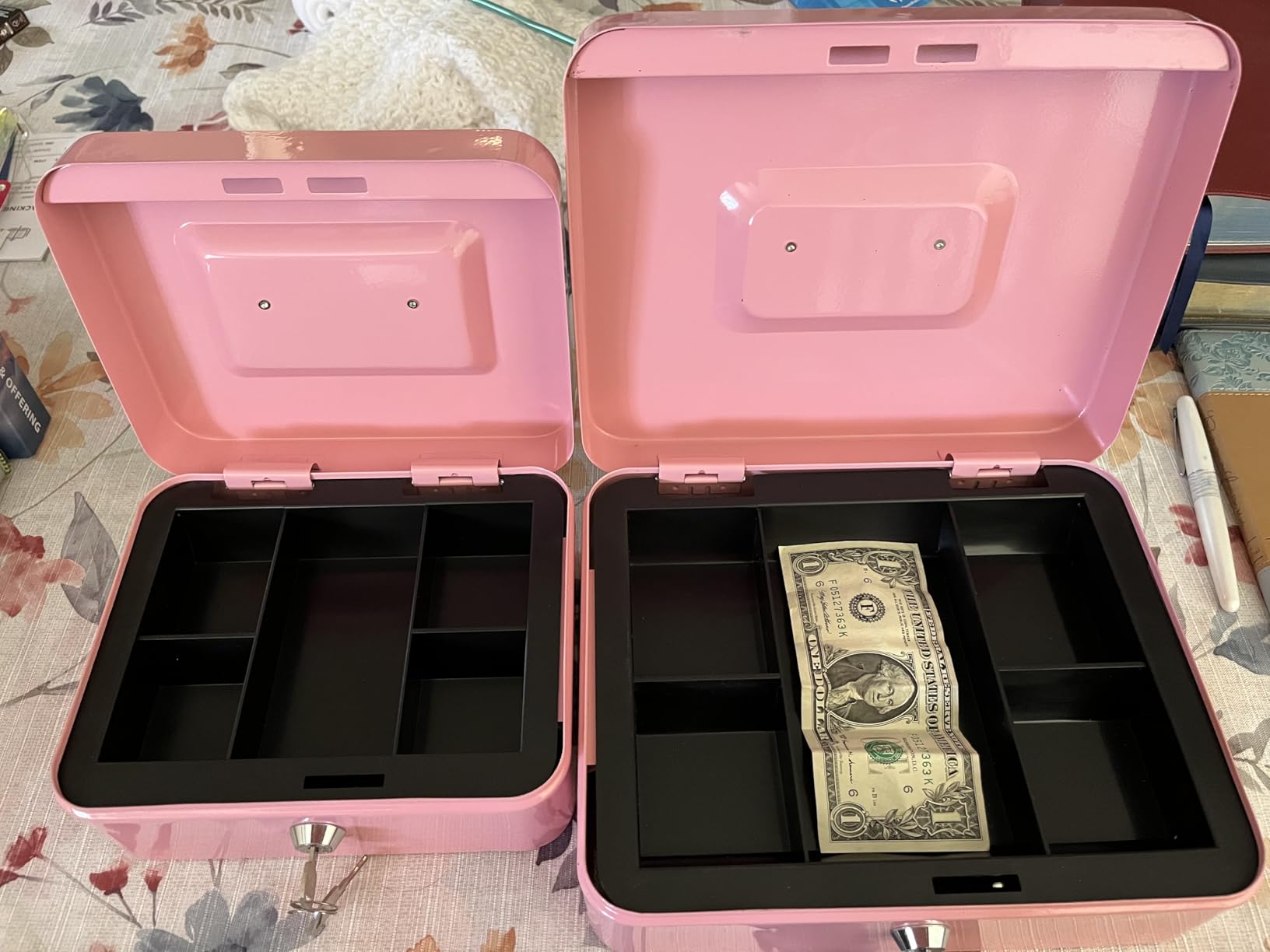 xydled Medium Cash Box with Lock, Removable Coin Tray, Steel Money Box, Black customer photo 2