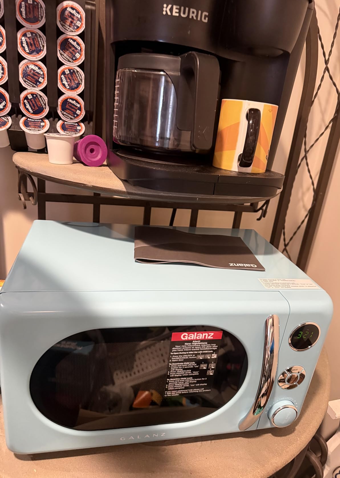 Galanz GLCMKA07GNR-07 Retro Microwave Oven, LED Lighting, Pull Handle Design, Child Lock, Surf Green, 0.7 cu ft customer photo 2