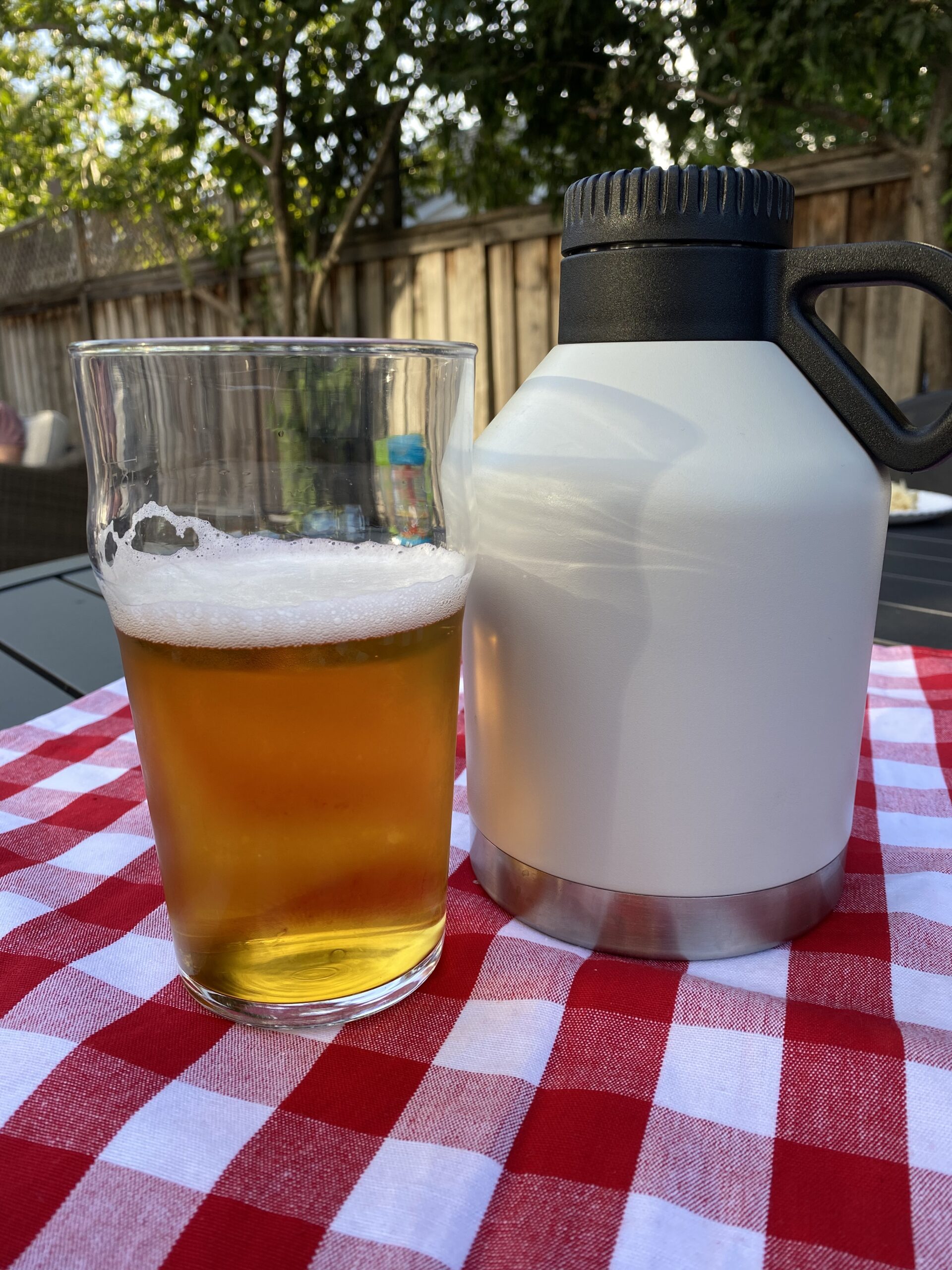 DrinkTanks Session Growler - 32 oz Vacuum Insulated Stainless Steel Beer Growler with Handle, Leakproof Travel Tumbler for Beer, Wine, Coffee, Soda, Kombucha - BPA-Free, Reusable - Crimson customer photo 1