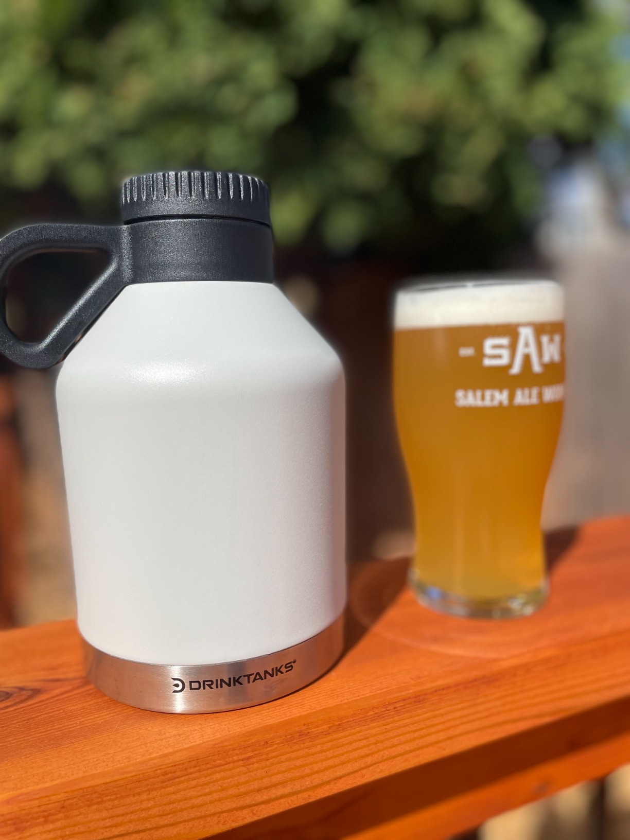 DrinkTanks Session Growler - 32 oz Vacuum Insulated Stainless Steel Beer Growler with Handle, Leakproof Travel Tumbler for Beer, Wine, Coffee, Soda, Kombucha - BPA-Free, Reusable - Crimson customer photo 2