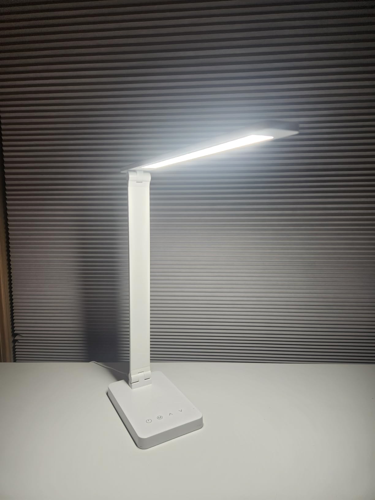 Lepro LED Desk Lamp 9.5W 800lm, Metal Desk Light for Home Office, White | 5 Colors 5 Brightness, Dimmable Task Light, Eye Caring, Home Office Desktop Lamp for Reading, Crafting, Sewing, Puzzle, Nail customer photo 2