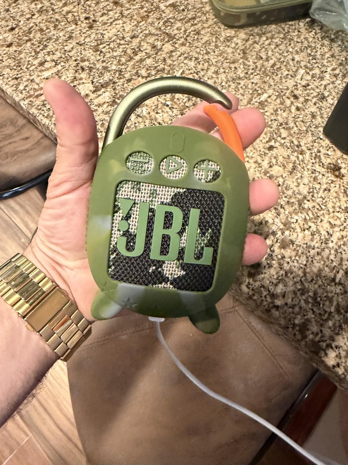 JBL Clip 4 - Portable Mini Bluetooth Speaker, big audio and punchy bass, integrated carabiner, IP67 waterproof and dustproof, 10 hours of playtime, speaker for home, outdoor and travel customer photo 1