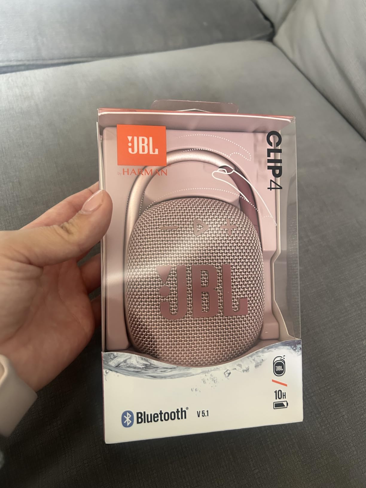 JBL Clip 4 - Portable Mini Bluetooth Speaker, big audio and punchy bass, integrated carabiner, IP67 waterproof and dustproof, 10 hours of playtime, speaker for home, outdoor and travel customer photo 2