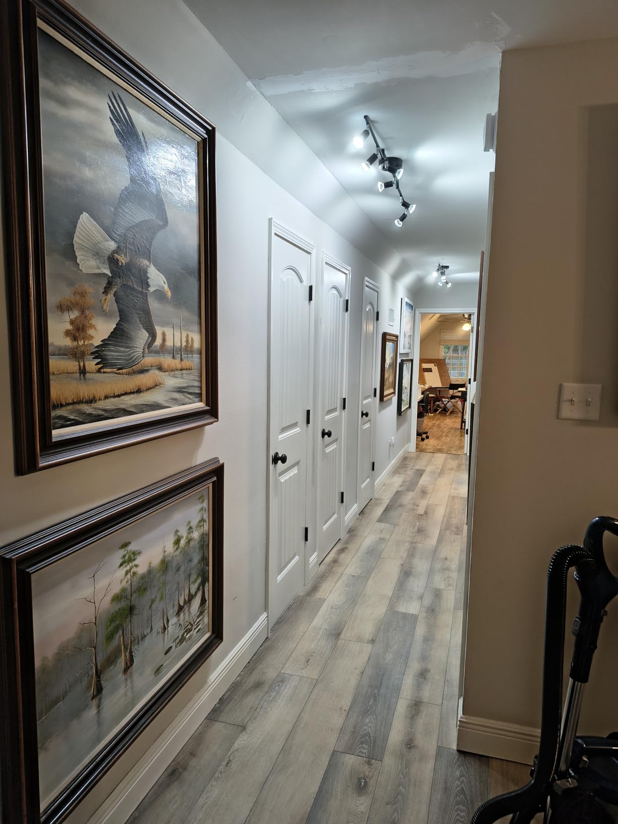 Ascher 6-Light LED Track Lighting Kit, Flexibly Rotatable Light Heads, 6 Way Ceiling Spotlight Matt Nickel Finish, Including 6 GU10 LED Bulbs (4W 400LM Daylight White 5000K) customer photo 2