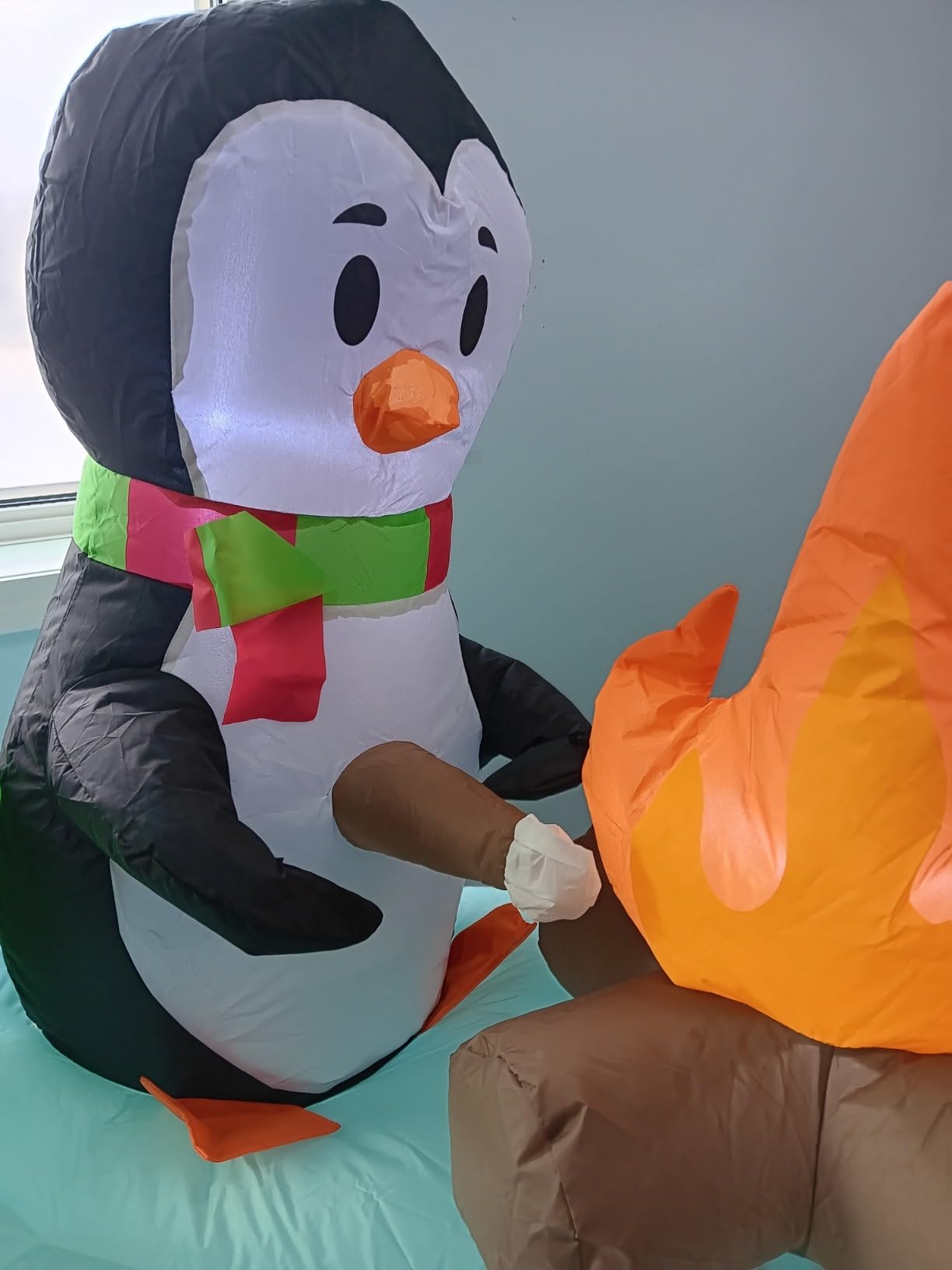 Joiedomi 6 FT Long Christmas Inflatable Polar Bear and Penguin with Campfire Decoration, Blow Up Yard Decoration Christmas Inflatable with Build-in LEDs Blow Up for Xmas Party, Lawn, Winter Décor customer photo 2