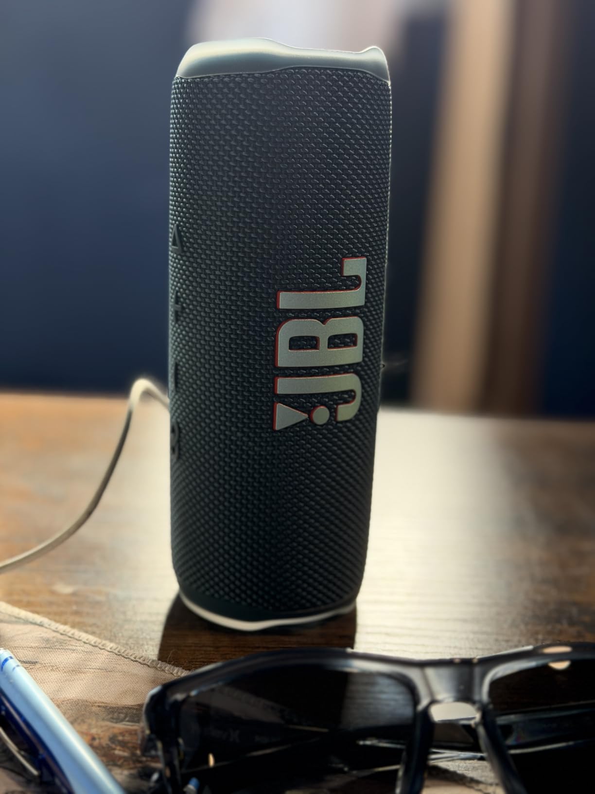 JBL Flip 6 - Portable Bluetooth Speaker, powerful sound and deep bass, IPX7 waterproof, 12 hours of playtime, JBL PartyBoost customer photo 1