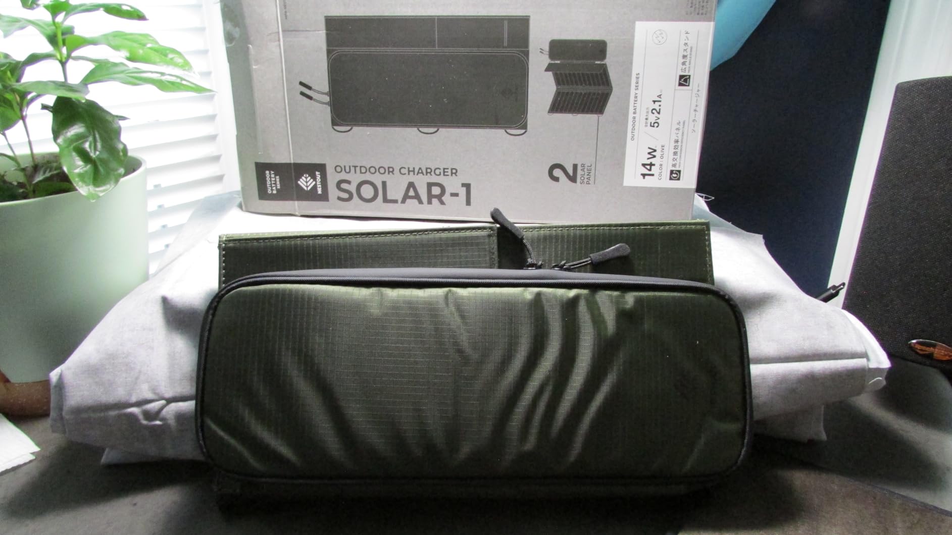 ELECOM NESTOUT Portable Solar Panel, Dual USB-A Ports, 28W Power Generation Charger for Phone Camping, Durable Water-Resistant Ripstop Nylon, Foldable Lightweight, Adjustable Stands (4-Panel) customer photo 2