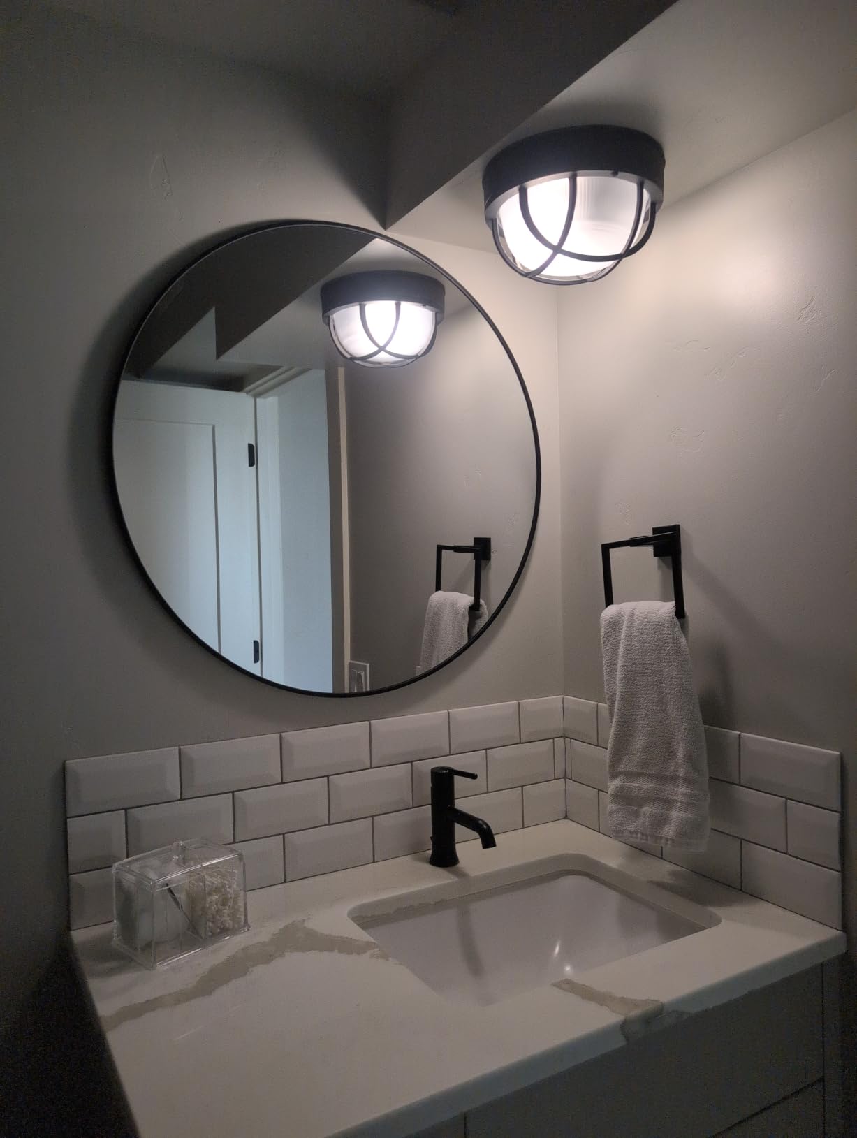 HARRITPURE Round Mirror 30 Black Wall Mounted Circle Mirrors Vanity Mirror with Brushed Aluminum Alloy Frame Modern Decoration for Bathroom, Living Room, Vanity, Bedroom, Entryway customer photo 1