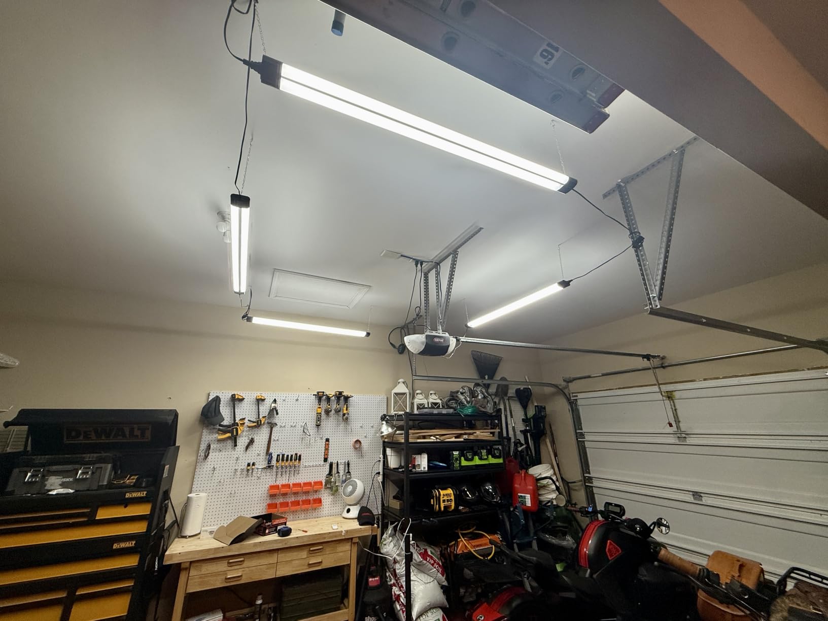 BBOUNDER 4 Pack Linkable LED Utility Shop Light, 4400 LM, Super Bright 6500K Cool Daylight, 4 FT Integrated Fixture for Garage, 40W Equivalent 250W, Surface + Suspension Mount, Black customer photo 2