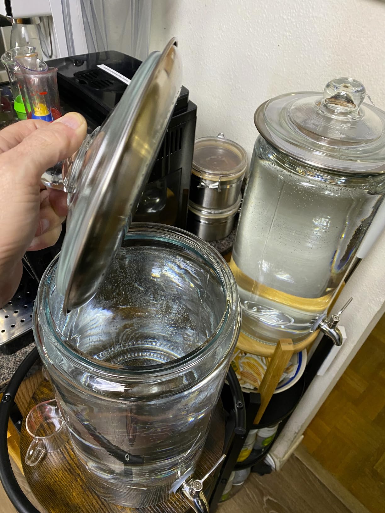 2 Gallon Beverage Serveware with Stainless Steel Spigot + Marker & Chalkboard 100% Leakproof Glass Drink Dispenser for Parties with Spout, Airtight Beverage Dispenser for Water Juice Laundry customer photo 2
