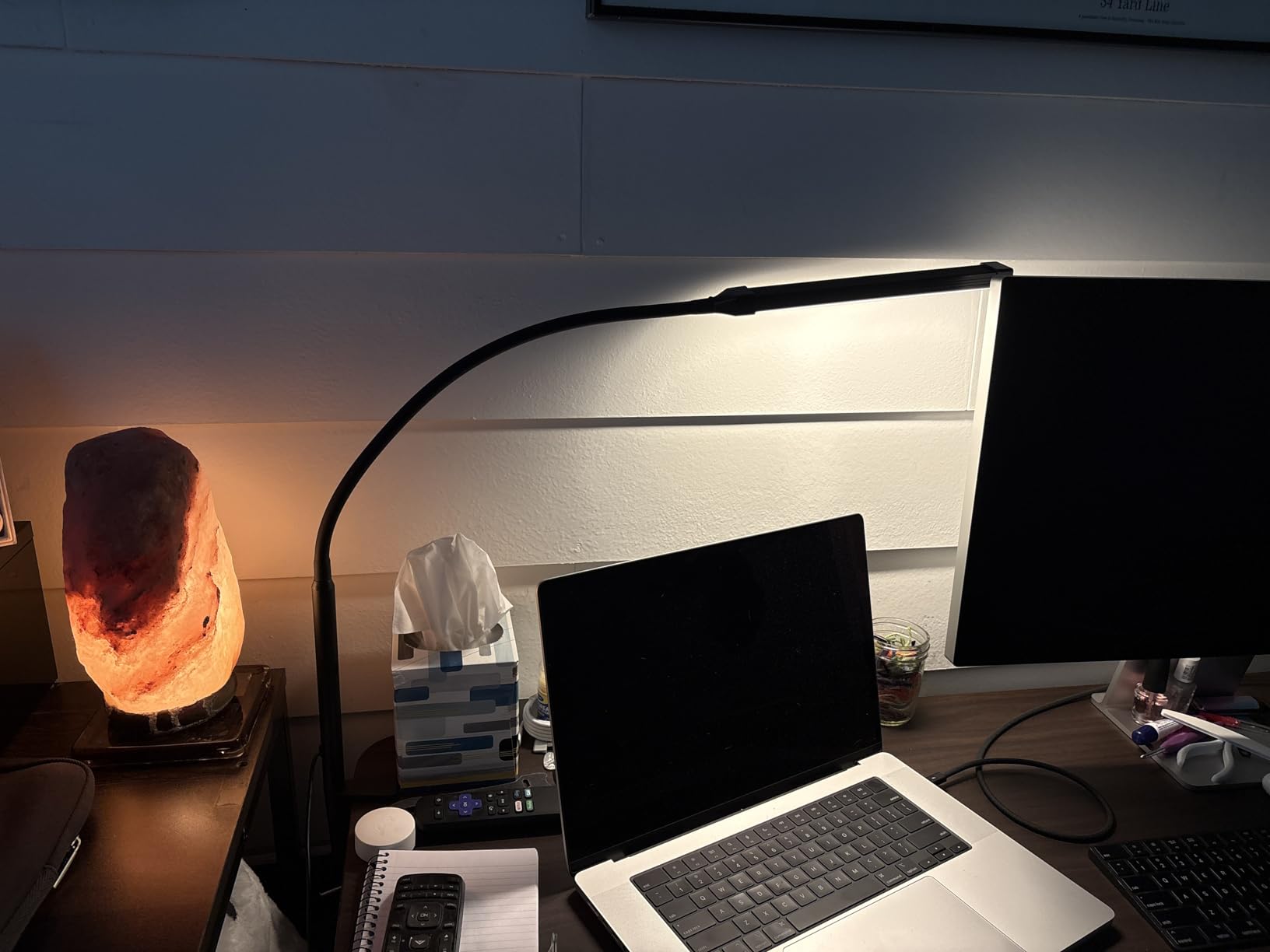 Voncerus LED Desk Lamp with Clamp, Eye-Caring Clip on Lights for Home Office, 3 Modes 10 Brightness, Long Flexible Goose-Neck, Metal, Swing Arm Architect Task Table Lamps with USB Adapter, Black customer photo 1