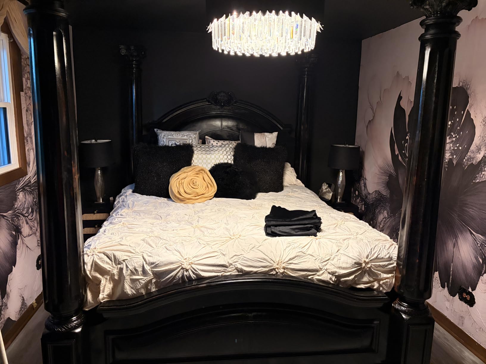 QiMH Table Lamps Set of 2, Bedroom Lamp with USB A+C Charging Ports, Modern Glass Beside Lamps for Living Room Rotary Switches, Black Nightstand Lamp Home Lights Decor (LED Bulbs Included) customer photo 1