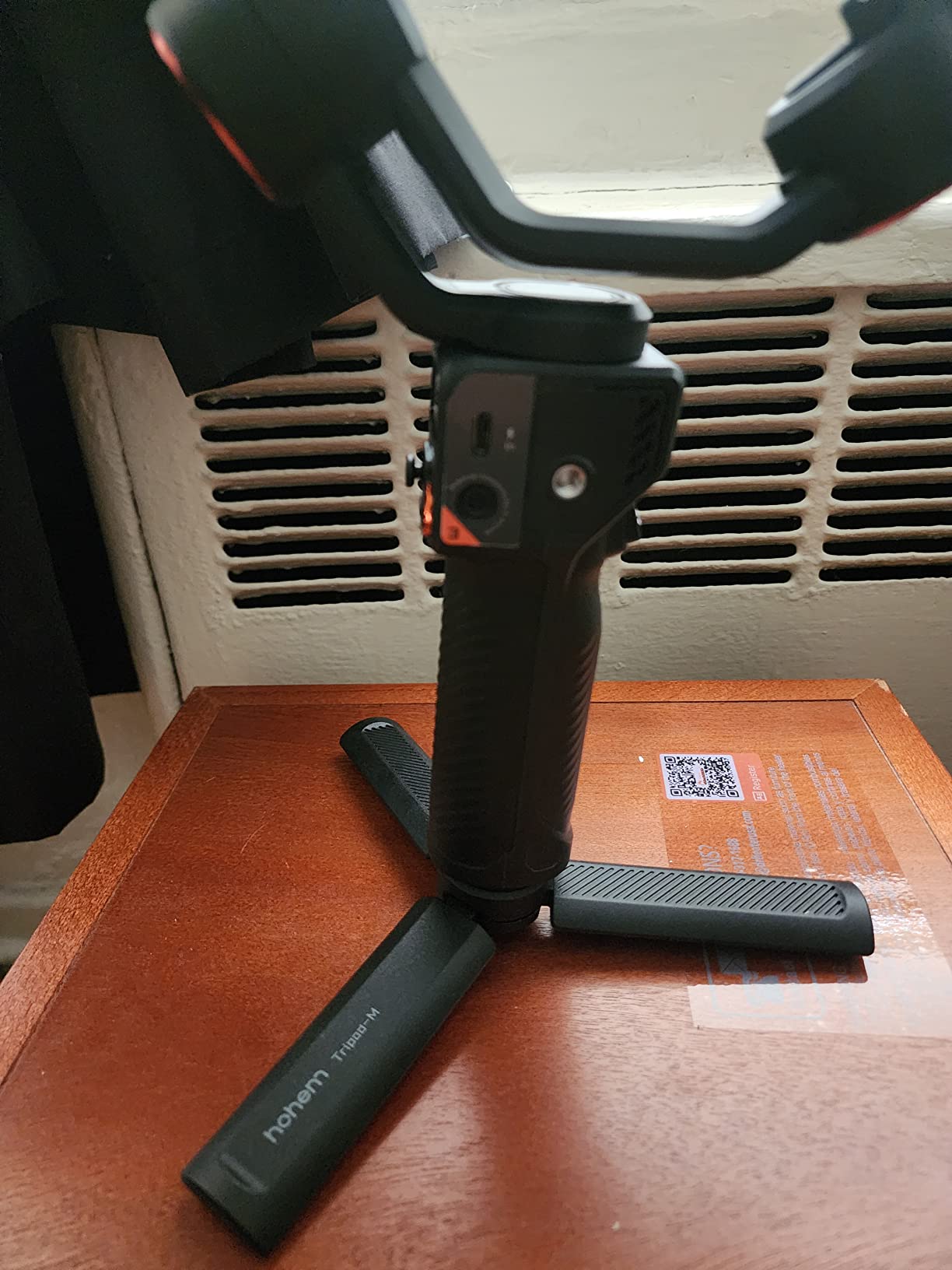 hohem iSteady M6 Kit Gimbal with AI Tracking & Magnetic Fill Light | AI Tracker with Adjustable Fill Light, iSteady 7.0 Stabilization, 360 Inception Mode, 0.88lb Load, 18H Battery, OLED Display customer photo 1
