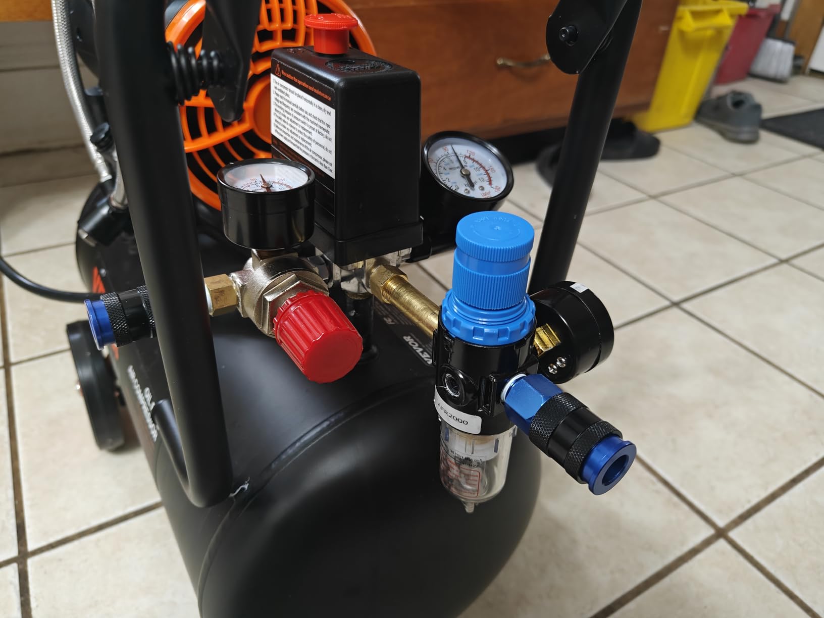 VEVOR 6.3 Gallon Air Compressor, 2 HP 3.35 CFM@90PSI, Max 116PSI, Oil Free Compressor Tank for Auto Repair, Tire Inflation customer photo 1