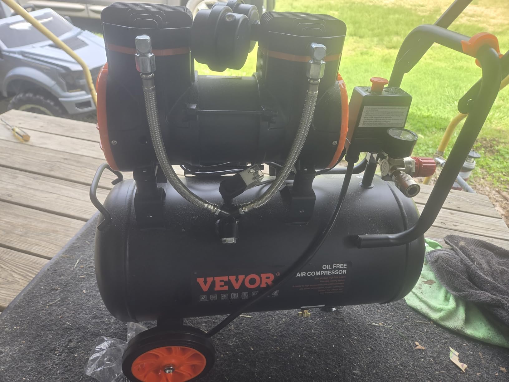 VEVOR 6.3 Gallon Air Compressor, 2 HP 3.35 CFM@90PSI, Max 116PSI, Oil Free Compressor Tank for Auto Repair, Tire Inflation customer photo 2